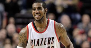 电影制片人投资布伦特福德后，他的超模妻子也出现在看台