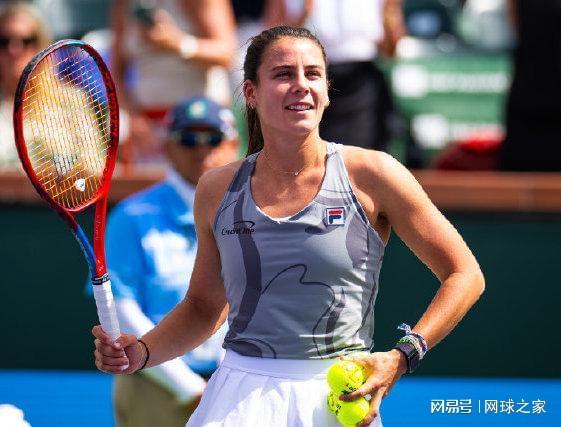 通过其透明 通过其透明