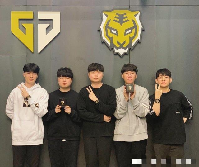 腰之间的保 腰之间的保